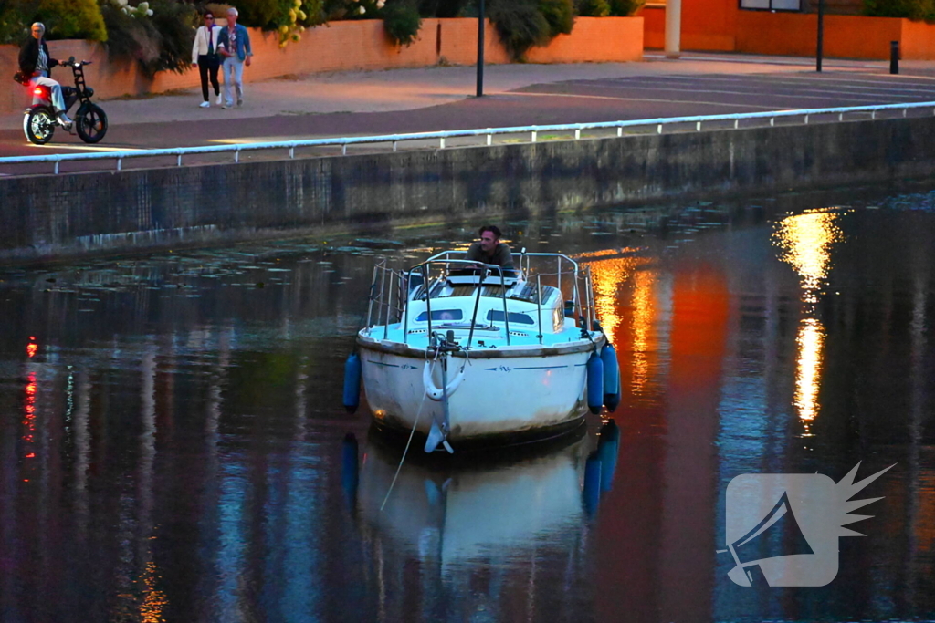 Brandweeractie voor vastgelopen boot