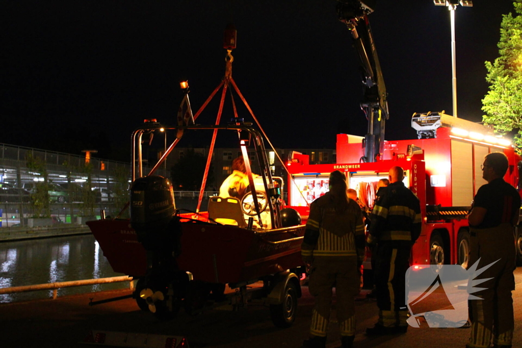 Brandweeractie voor vastgelopen boot