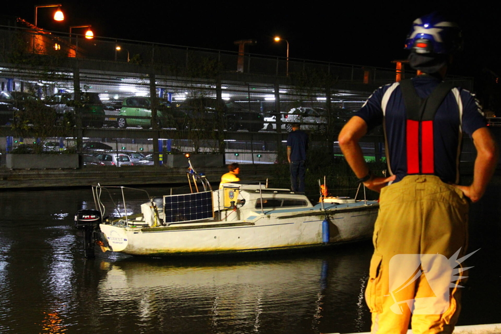 Brandweeractie voor vastgelopen boot