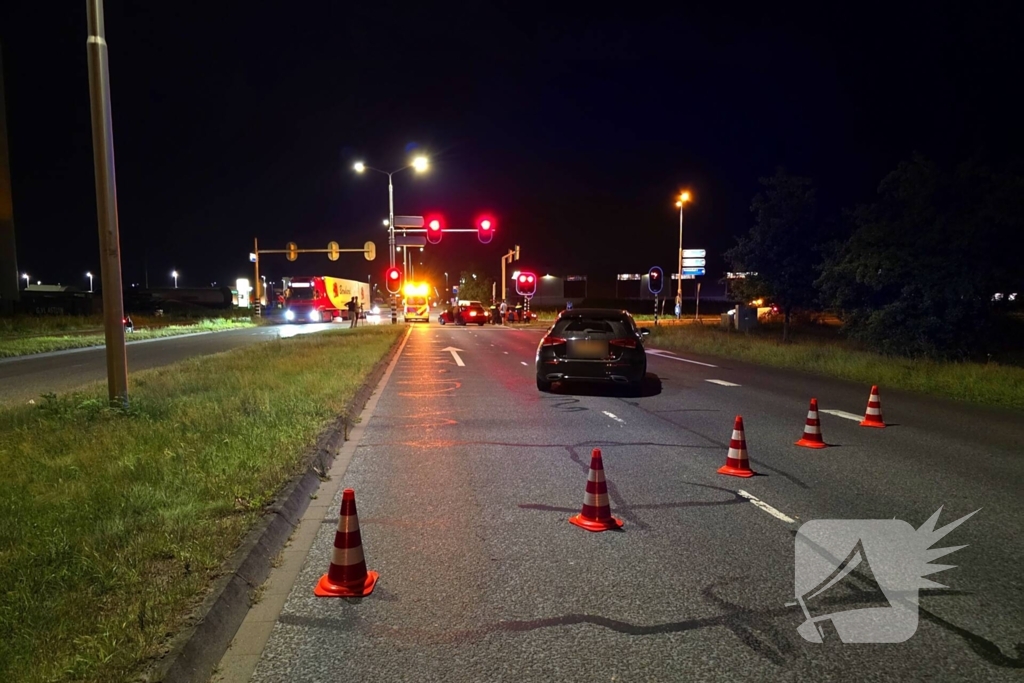 Gewonde en schade na botsing met brommobiel notenwinkel