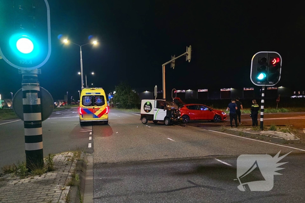 Gewonde en schade na botsing met brommobiel notenwinkel