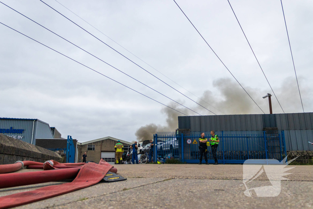 Grote brand bij autosloperij