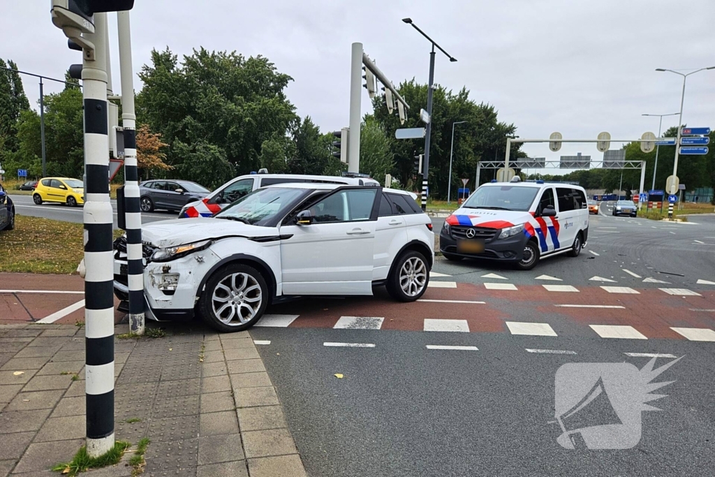 Verkeerslicht geraakt bij botsing