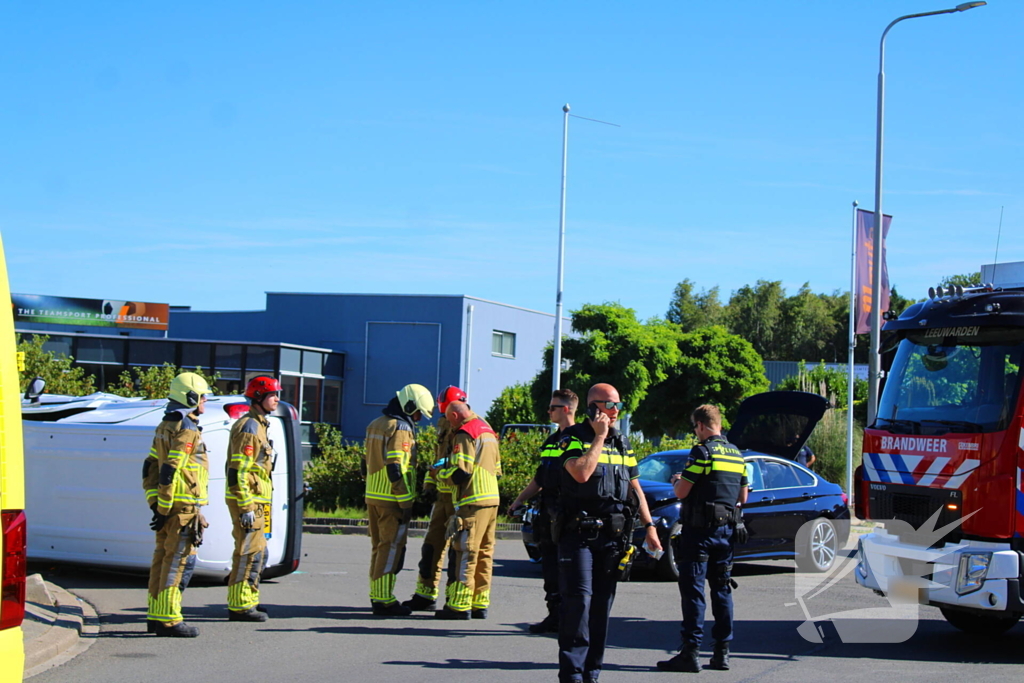Aanrijding met bestelbus op zijkant