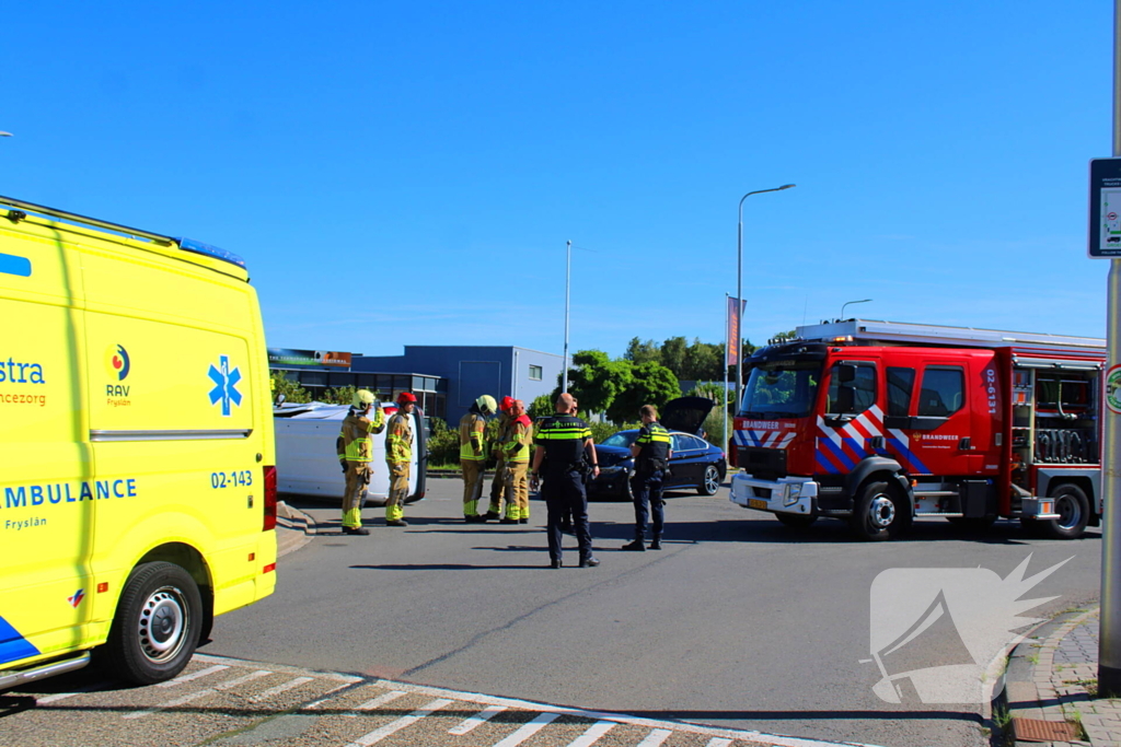 Aanrijding met bestelbus op zijkant