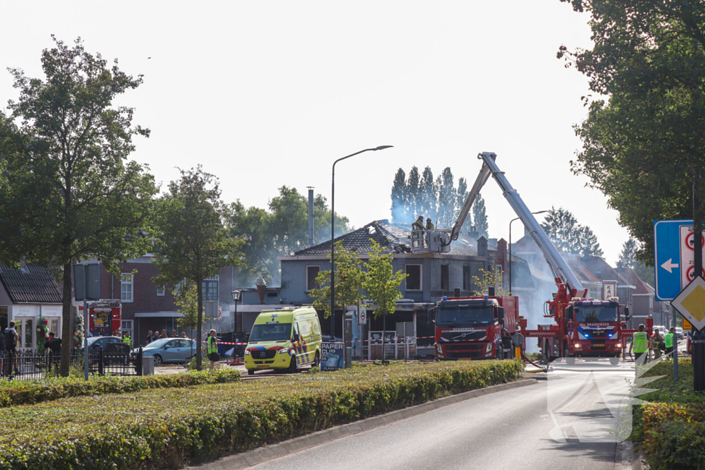 Brandweer massaal ingezet bij brand in cafetaria