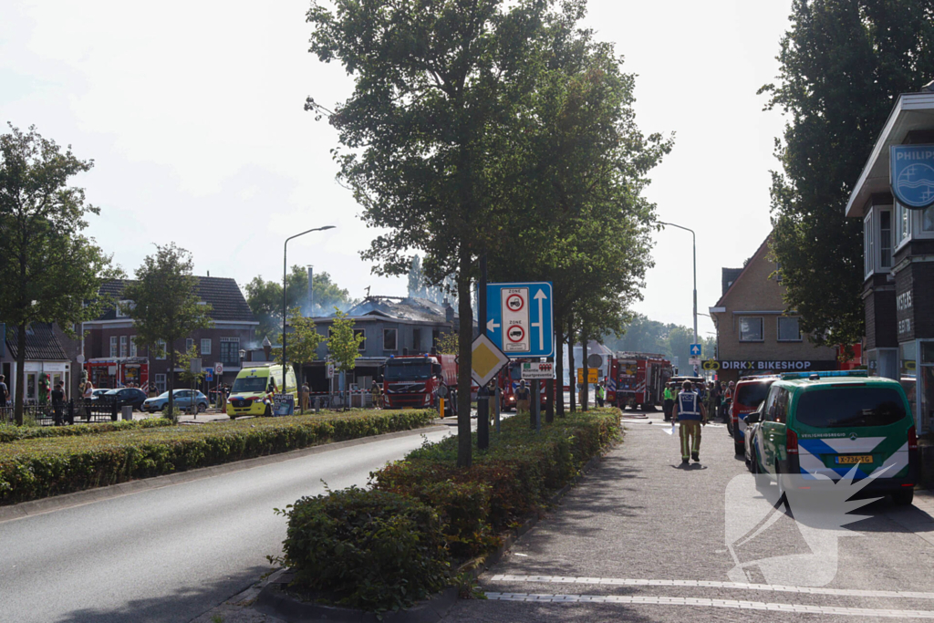Brandweer massaal ingezet bij brand in cafetaria