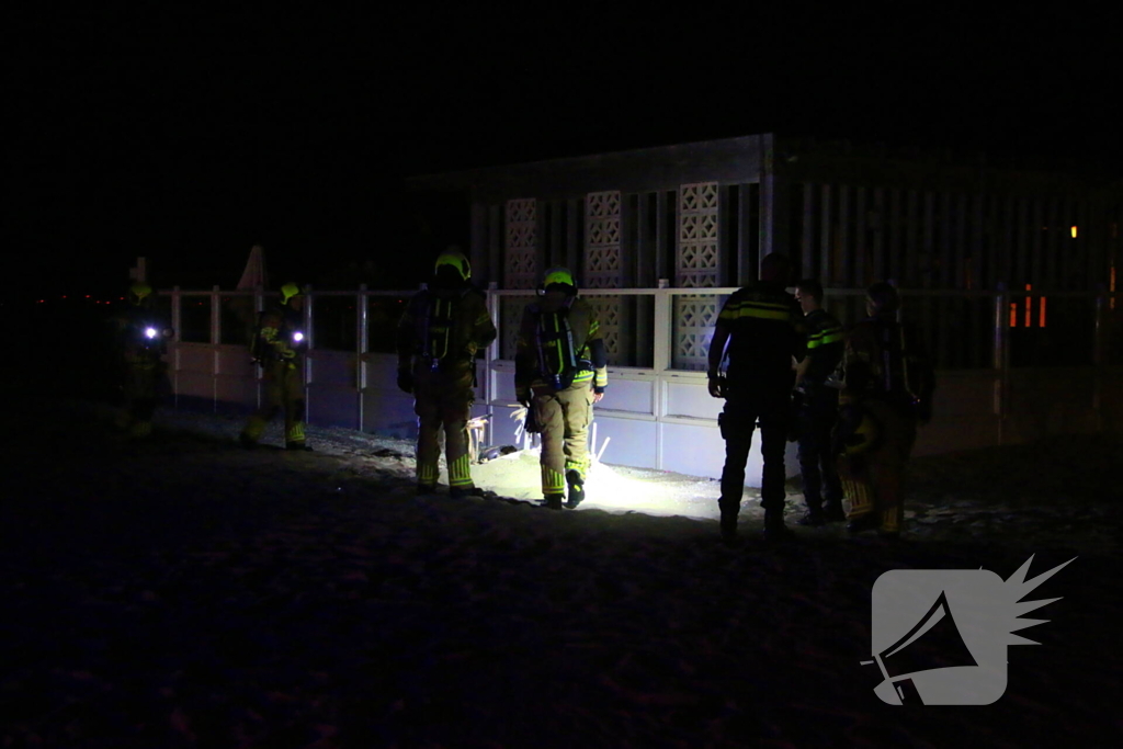 Twee aanhoudingen na brandstichting bij strandtent