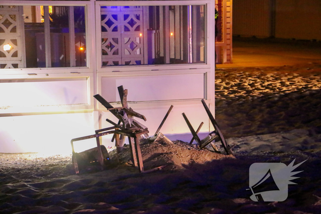 Twee aanhoudingen na brandstichting bij strandtent