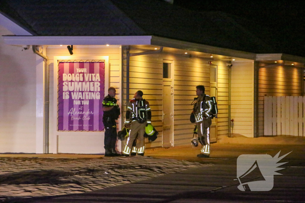 Twee aanhoudingen na brandstichting bij strandtent