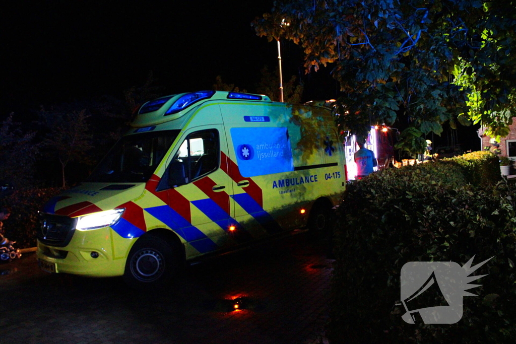 Brand in dak boerderij snel onder controle