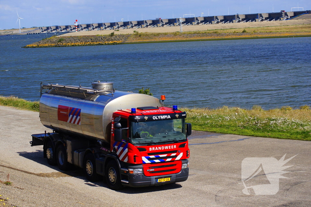 Brandweer groots ingezet na explosie