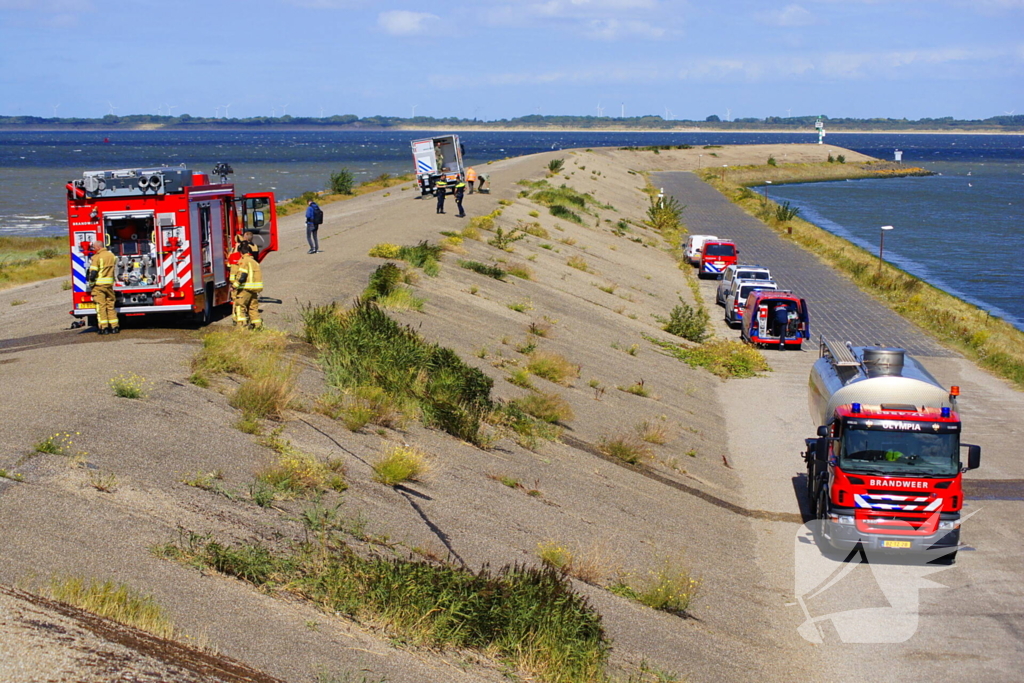 Brandweer groots ingezet na explosie