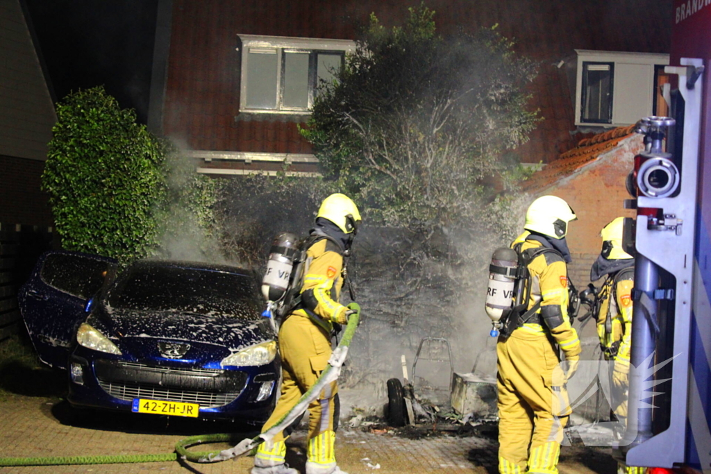 Auto's in vlammen op