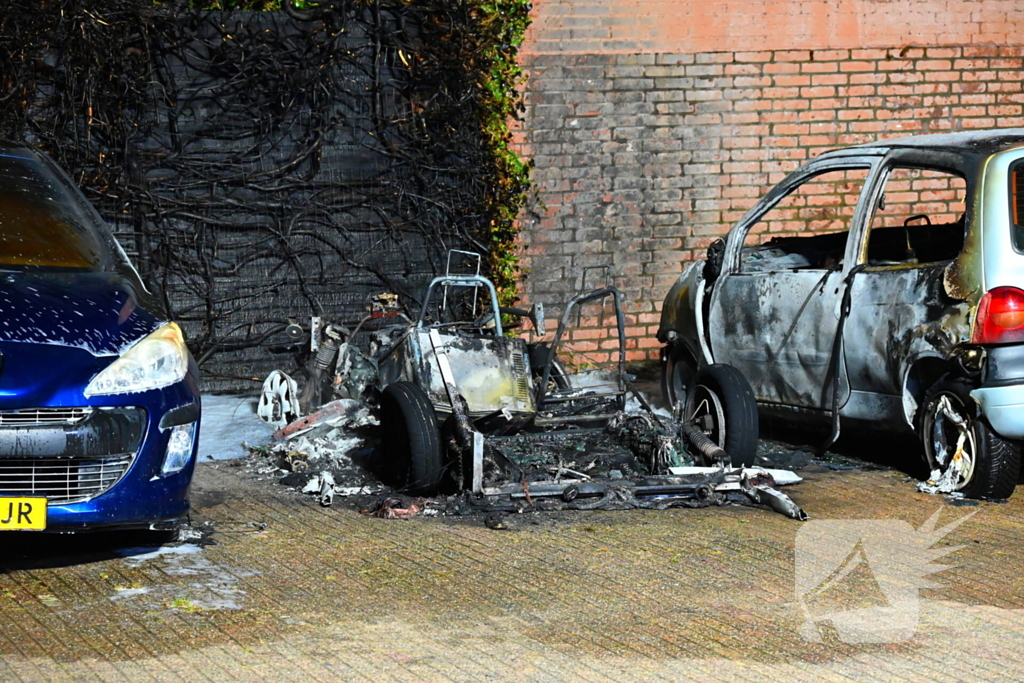 Auto's in vlammen op