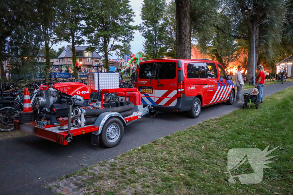 Vuurzee bij speeltuinfeest veroorzaakt grote rookontwikkeling