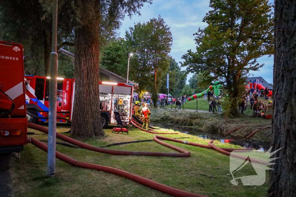 Vuurzee bij speeltuinfeest veroorzaakt grote rookontwikkeling