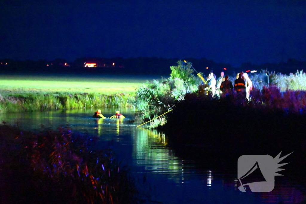 Voertuig te water, bestuurder gewond meegenomen