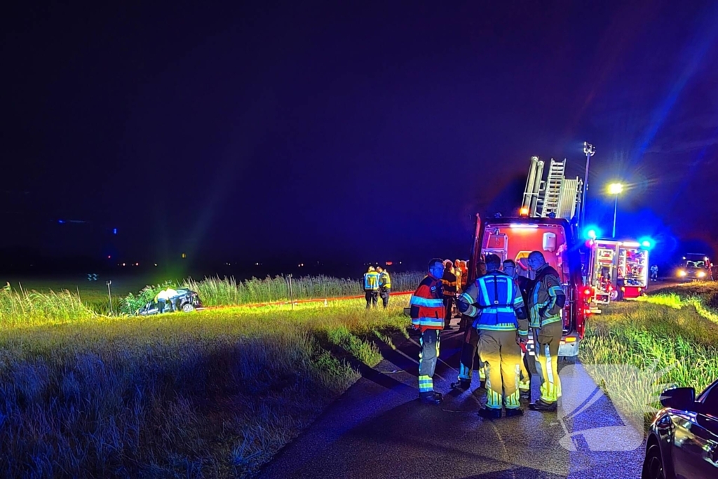 Voertuig te water, bestuurder gewond meegenomen