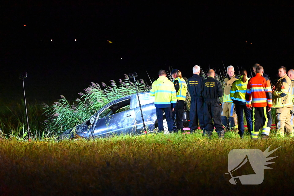 Voertuig te water, bestuurder gewond meegenomen