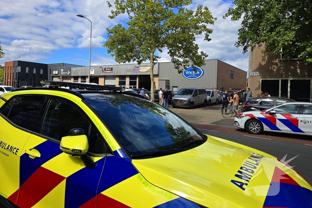 Traumateam ingezet bij bedrijfsongeval in autogarage