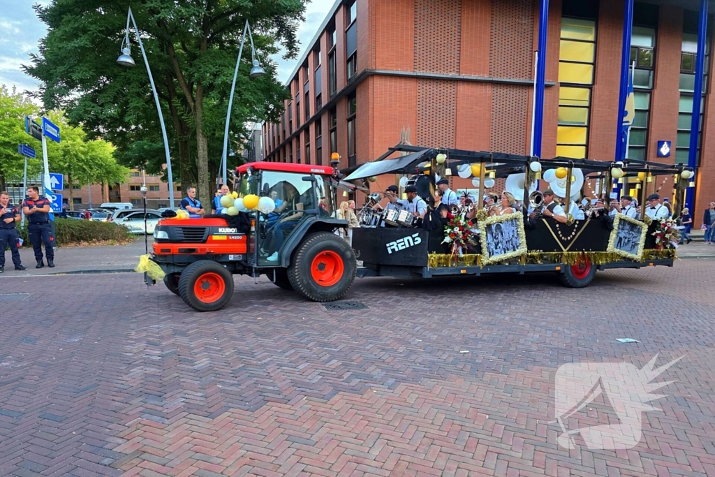 Kleurrijke heide optocht trekt veel belangstelling