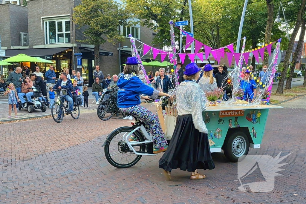 Kleurrijke heide optocht trekt veel belangstelling