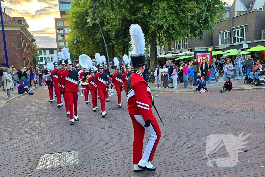 Kleurrijke heide optocht trekt veel belangstelling
