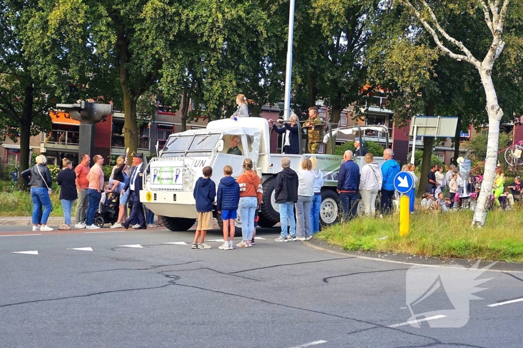 Kleurrijke heide optocht trekt veel belangstelling