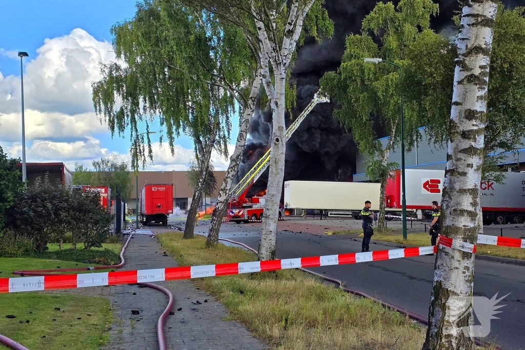 Flinke rookontwikkeling bij grote industriebrand