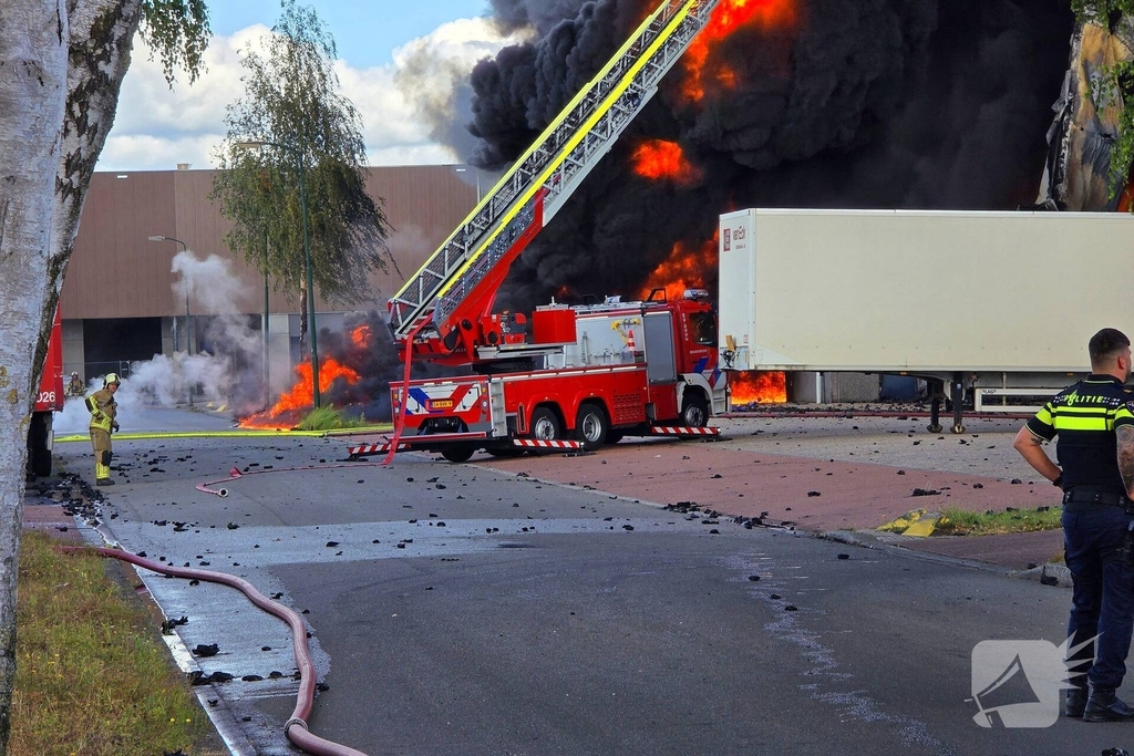 Flinke rookontwikkeling bij grote industriebrand