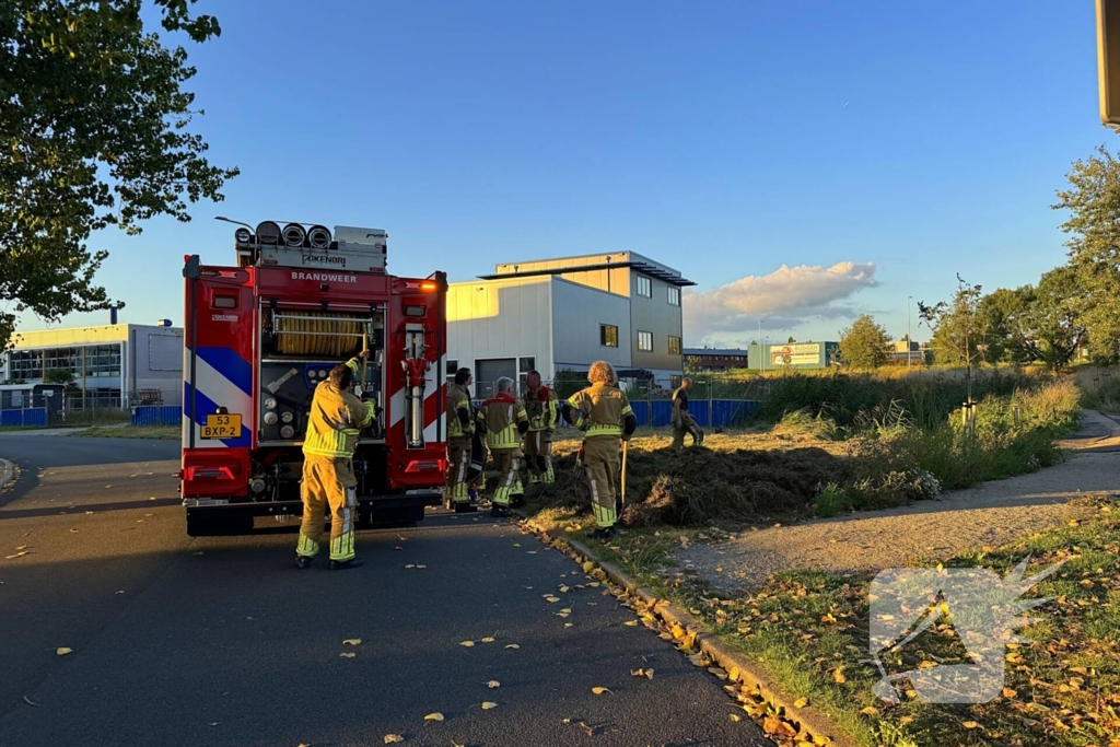 Broeiend hooi door brandweer geblust