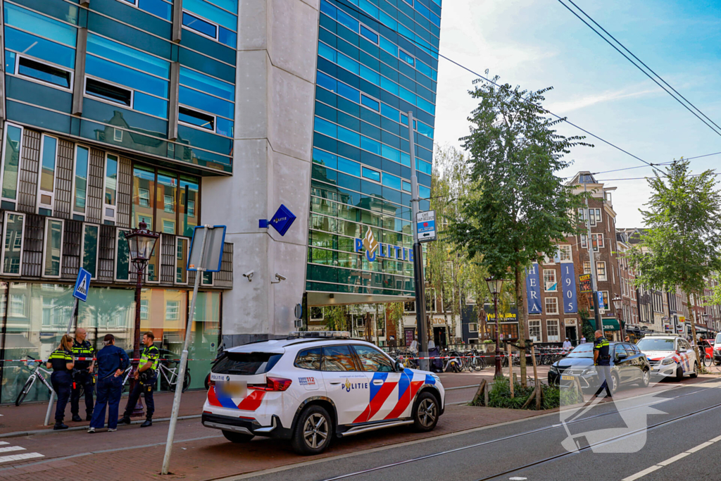 Verdacht pakketje ontdekt voor politiebureau