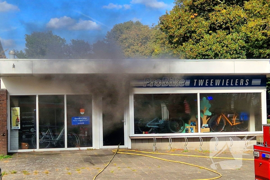 Grote rookontwikkeling door winkelbrand
