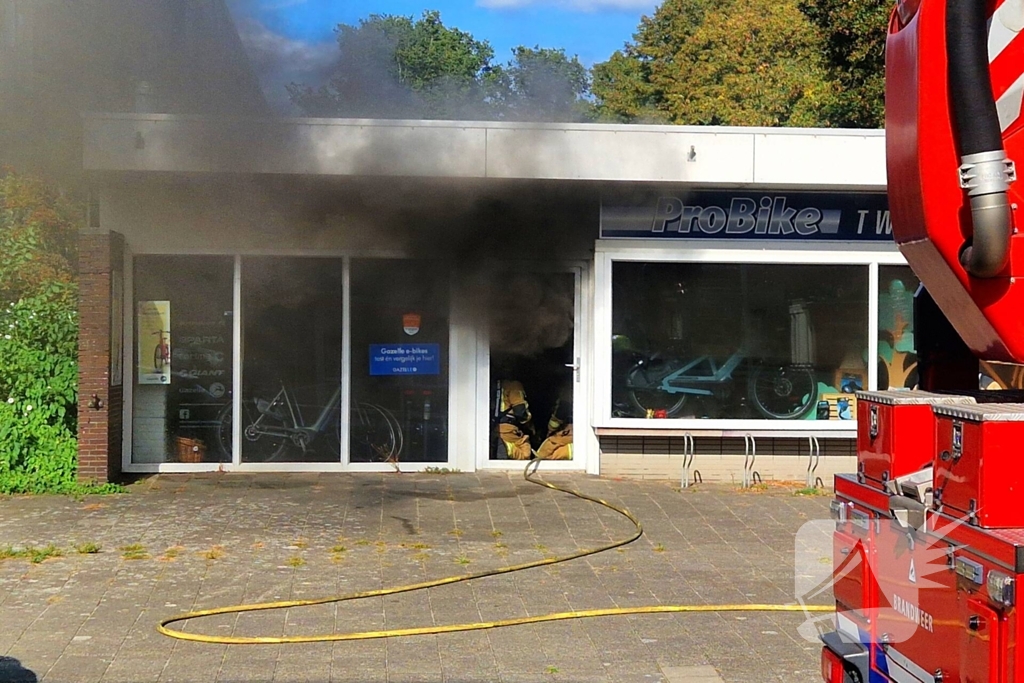 Grote rookontwikkeling door winkelbrand