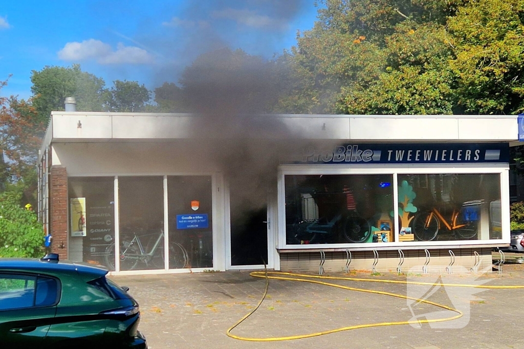 Grote rookontwikkeling door winkelbrand