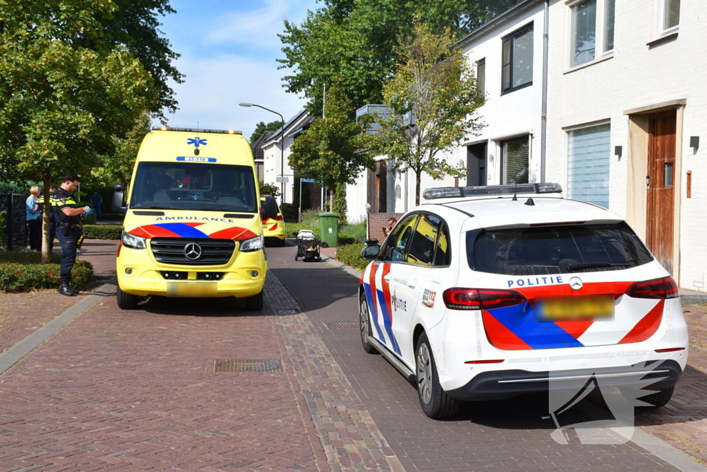 Auto rijdt door na aanrijding met kinderwagen