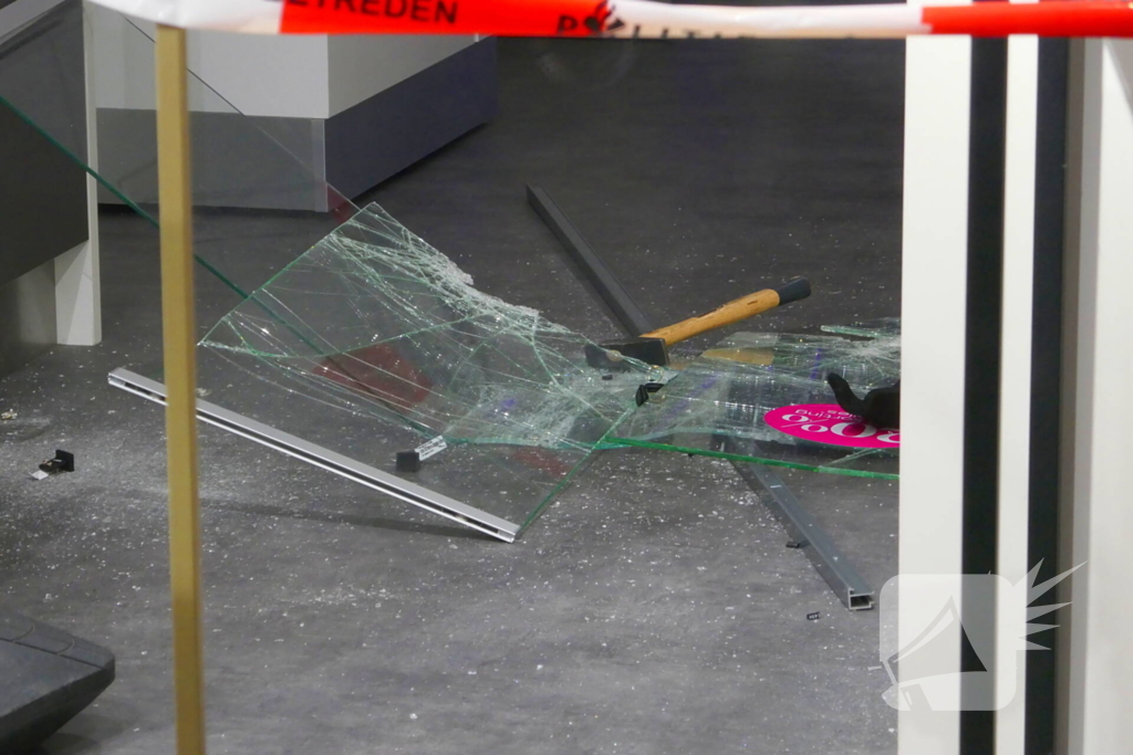 Politie onderzoekt juwelier-inbraak