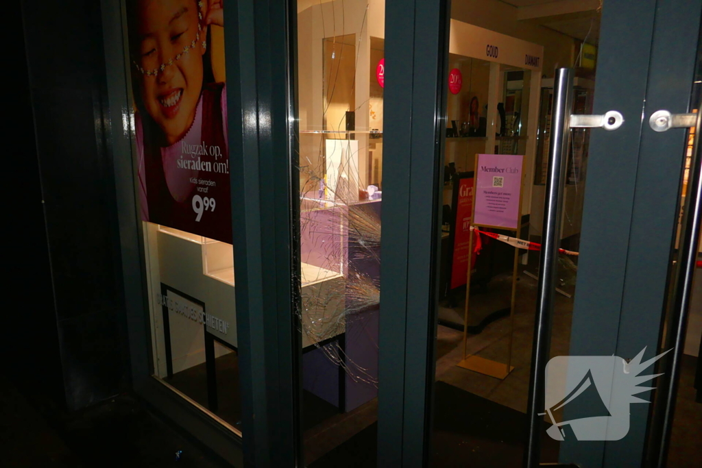 Politie onderzoekt juwelier-inbraak