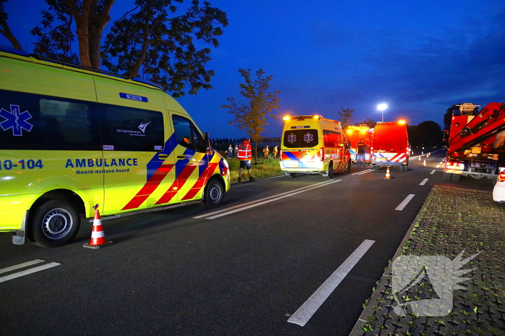 Auto ondersteboven in sloot na ongeval