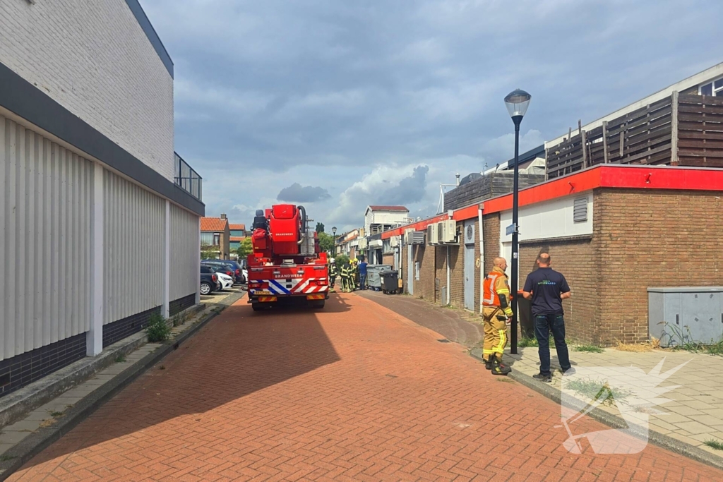 Hoogwerker ingezet bij brand