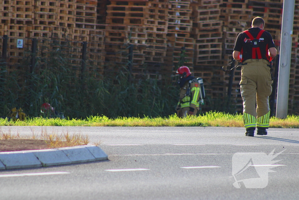 Weg afgesloten na ongeval met gevaarlijke stoffen