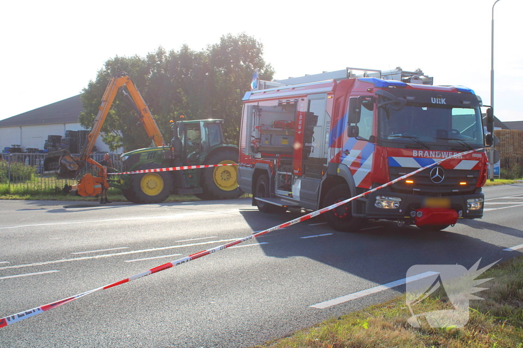 Weg afgesloten na ongeval met gevaarlijke stoffen