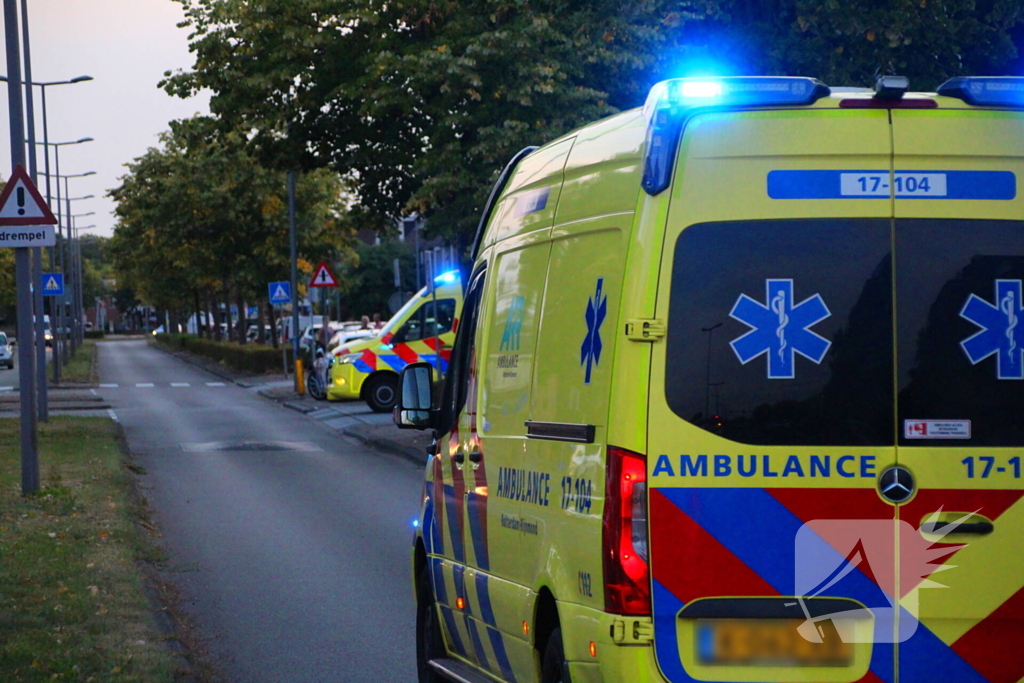 Auto rijdt tegen gevel, meerdere gewonden