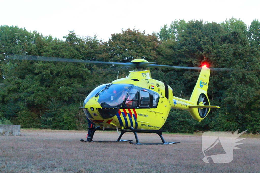 Auto rijdt tegen gevel, meerdere gewonden