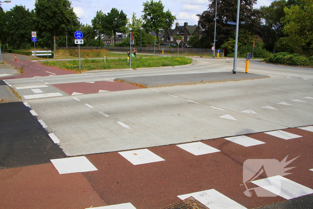 Fietser lichtgewond na aanrijding met auto