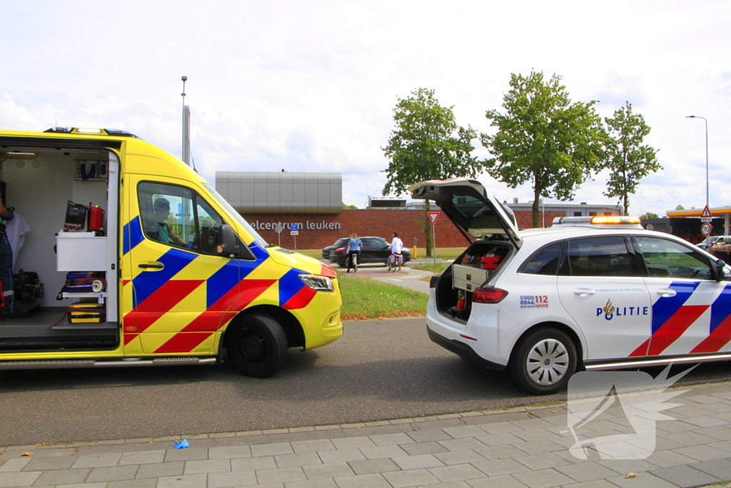 Fietser lichtgewond na aanrijding met auto