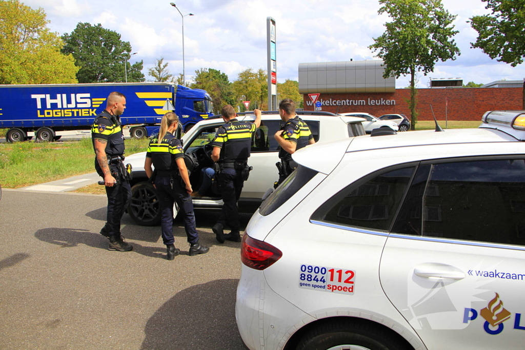 Fietser lichtgewond na aanrijding met auto