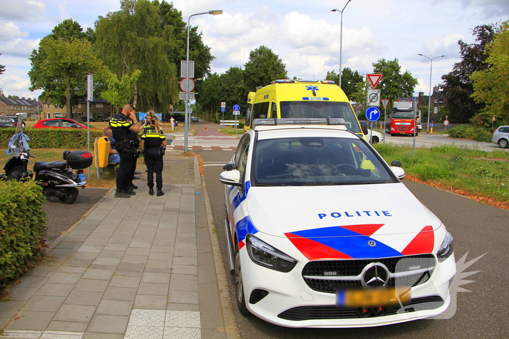 Fietser lichtgewond na aanrijding met auto