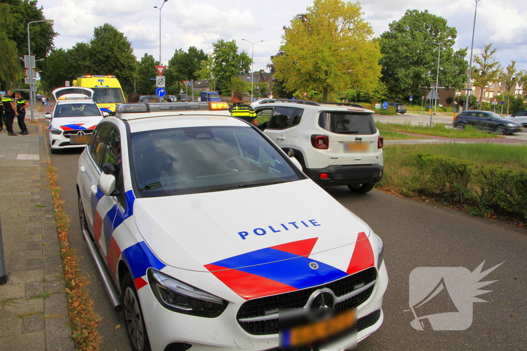 Fietser lichtgewond na aanrijding met auto